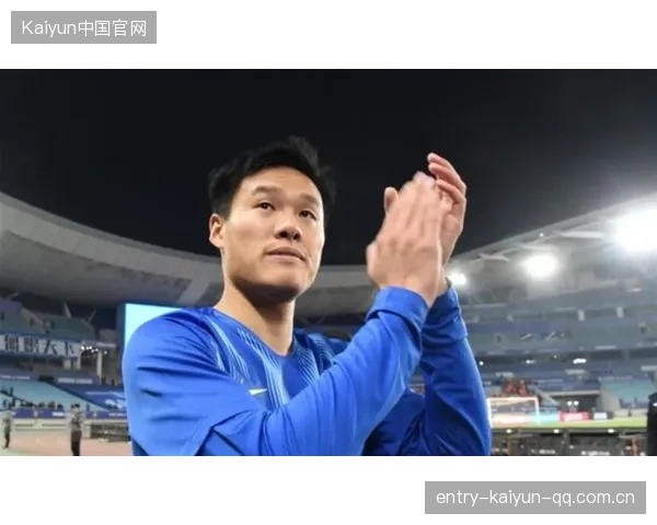 李昂飞踹染红：从“缺阵”到“飞踹”的传奇之旅——李昂的职业生涯与足球精神的深度解析